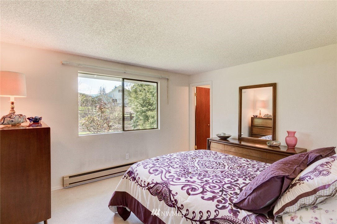4905 Northeast 1st Court Renton, WA 98059 - Photo 11 of 25 Gallery Image 11