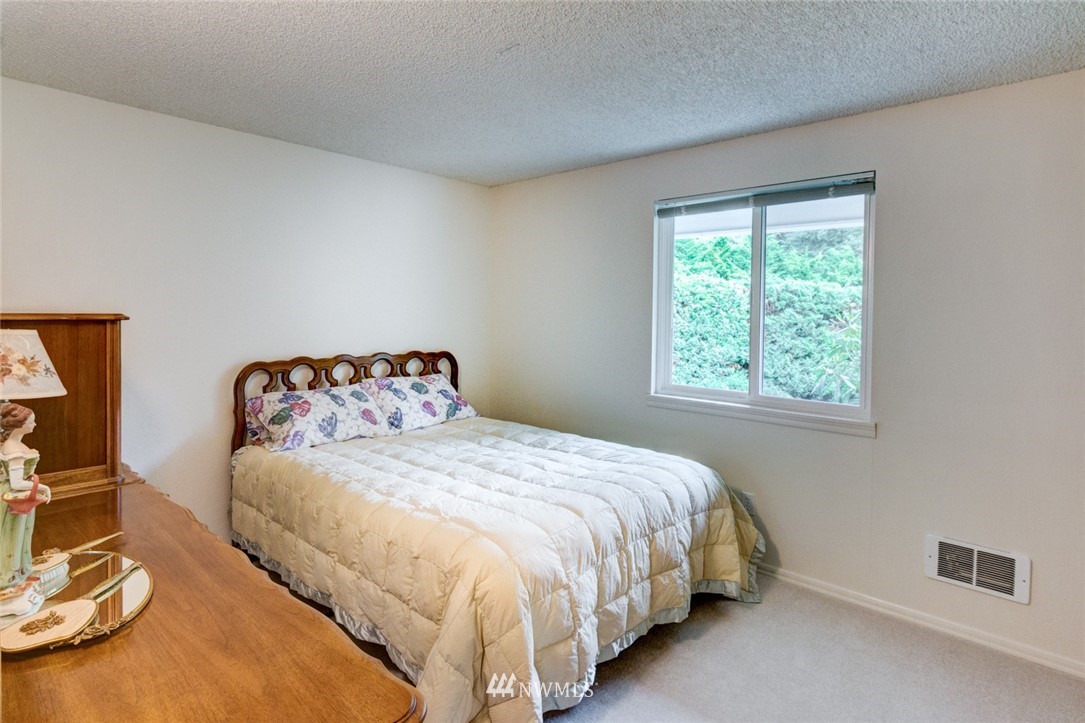 4905 Northeast 1st Court Renton, WA 98059 - Photo 14 of 25 Gallery Image 14