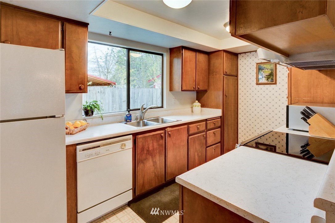 4905 Northeast 1st Court Renton, WA 98059 - Photo 10 of 25 Gallery Image 10