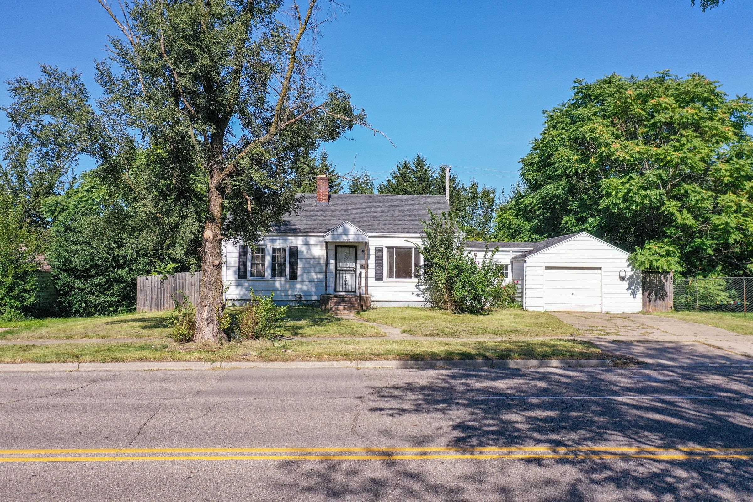 3210 Beecher Road Flint, MI 48503 - Photo 3 of 33 50162093-108136b2-8f5f-44b0-8c30-4b11782917f3.JPG