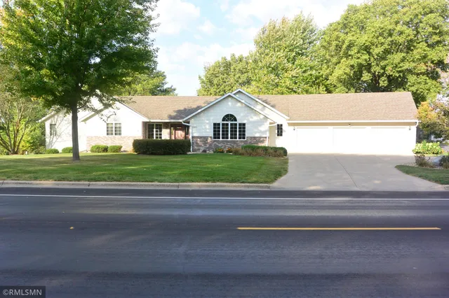 $595,000 | 105 Hennepin Avenue North, Glencoe, MN 55336