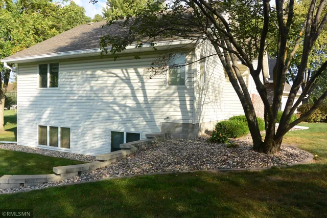 $595,000 | 105 Hennepin Avenue North, Glencoe, MN 55336