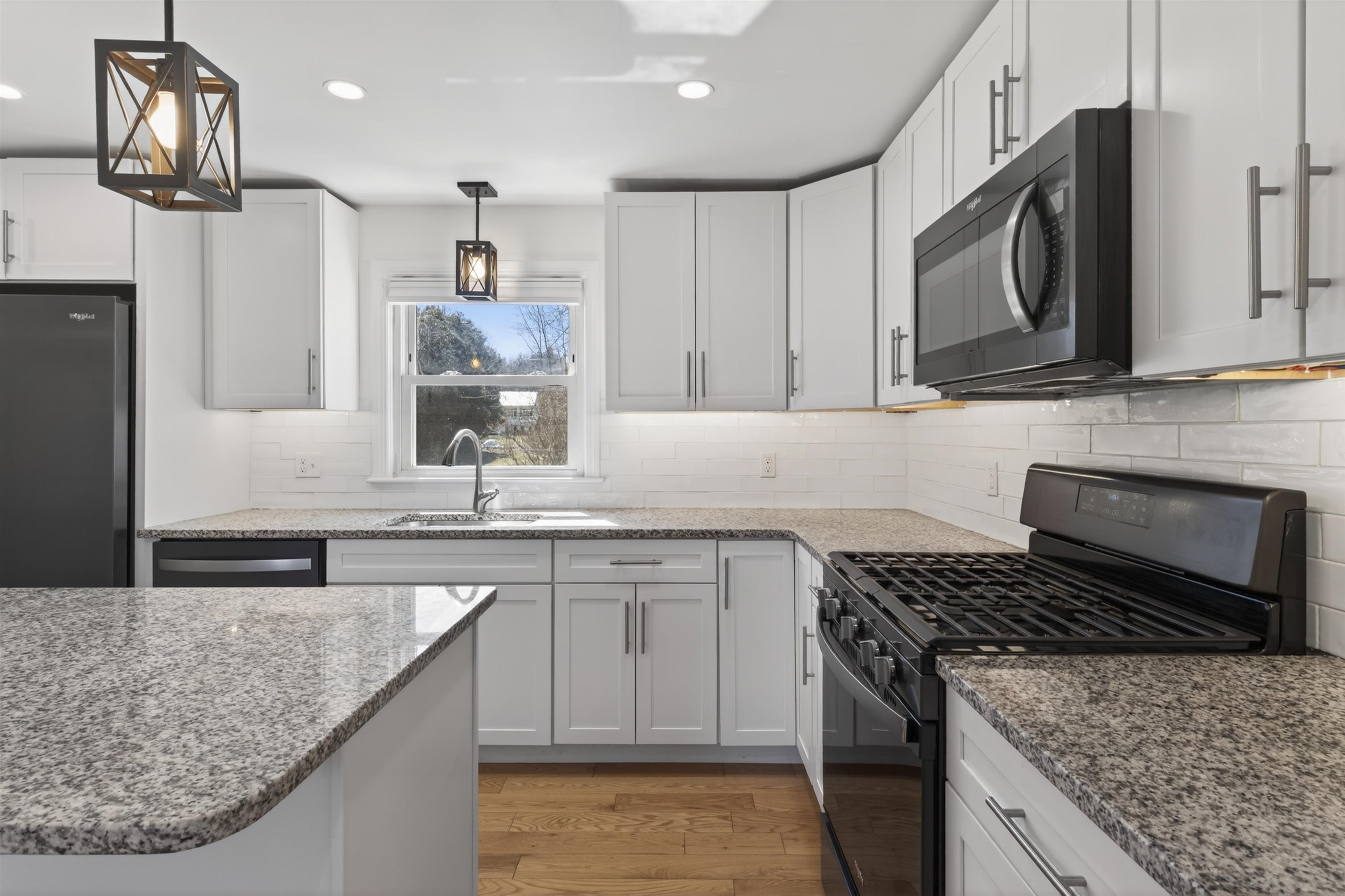 112 Tolend Road Dover, NH 03820 - Photo 7 of 38