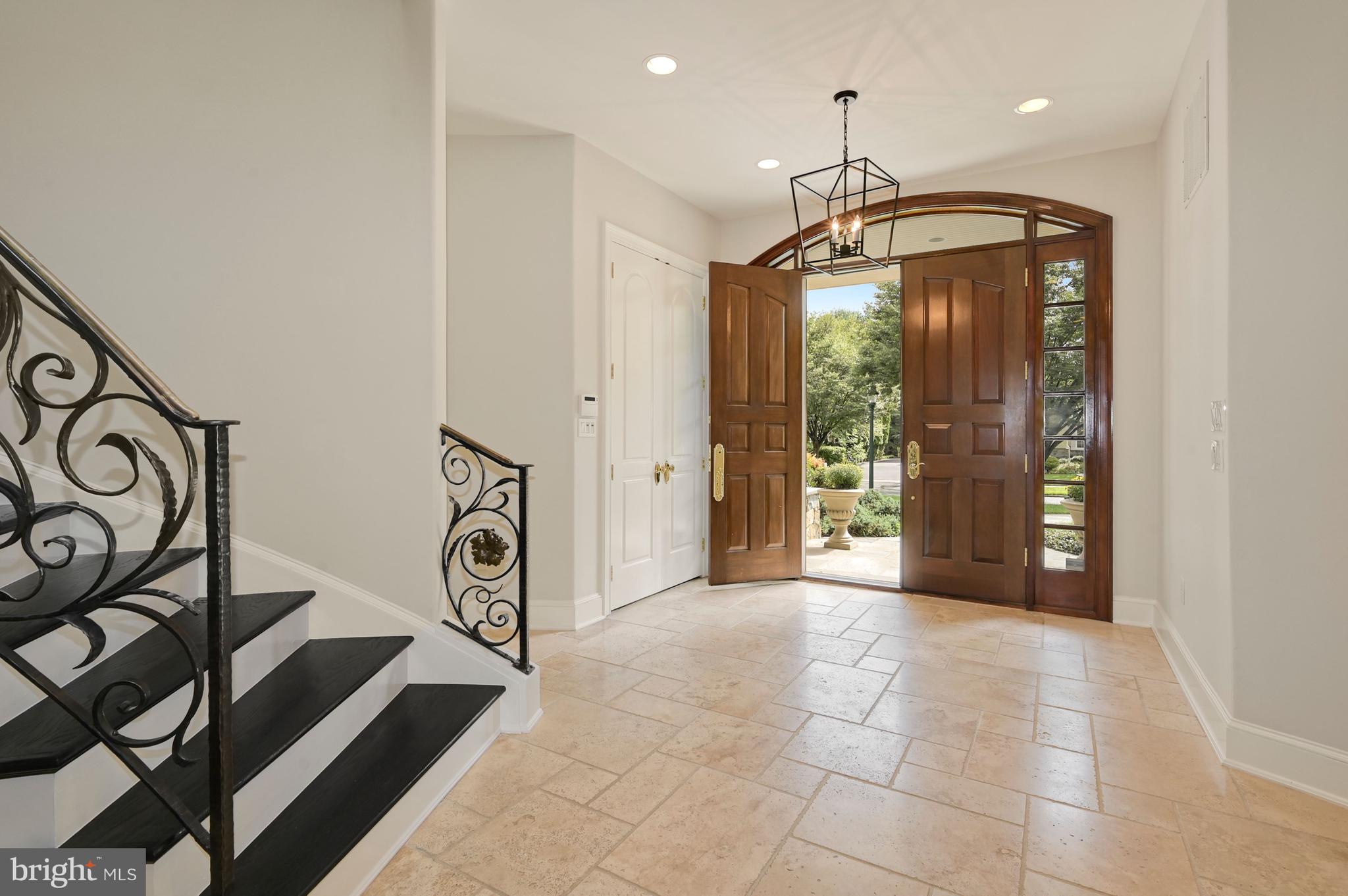 8408 Rapley Ridge Lane Potomac, MD 20854 - Photo 4 of 64 Tour Photo