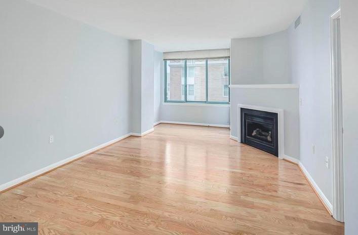 851 North Glebe Road, Unit 1707 Arlington, VA 22203 - Photo 3 of 20 Living Room