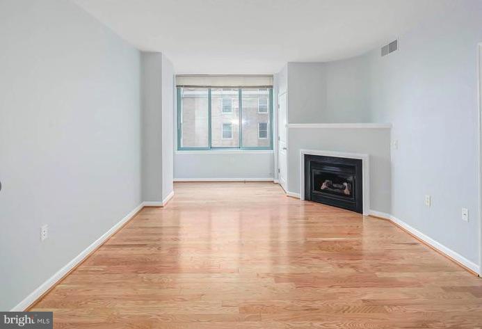 851 North Glebe Road, Unit 1707 Arlington, VA 22203 - Photo 4 of 20 Living Room