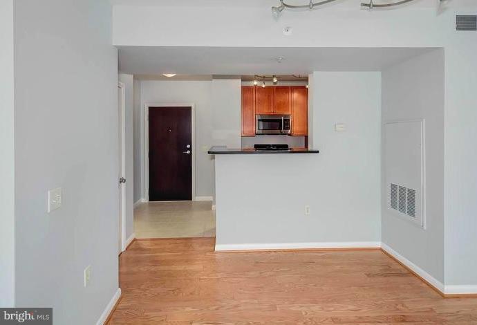 851 North Glebe Road, Unit 1707 Arlington, VA 22203 - Photo 7 of 20 Dining Room