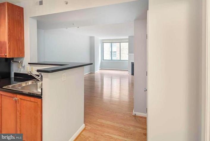 851 North Glebe Road, Unit 1707 Arlington, VA 22203 - Photo 8 of 20 Kitchen