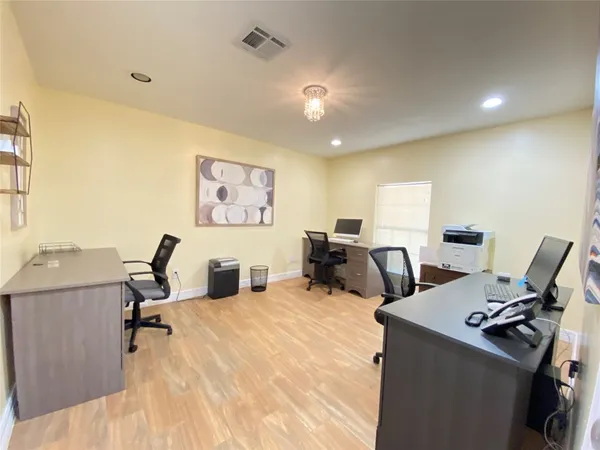$3,100 | 2125 Strawberry Road, Pasadena, TX 77502