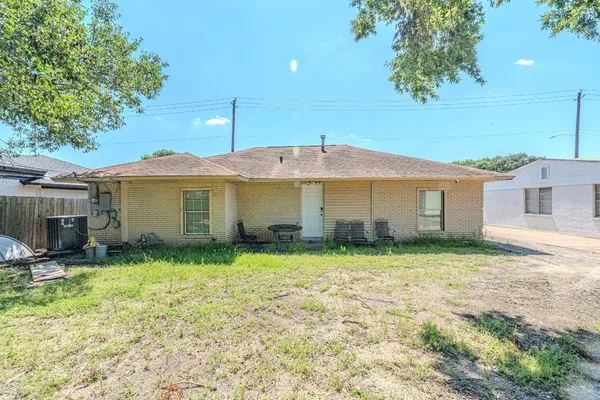 $3,100 | 2125 Strawberry Road, Pasadena, TX 77502