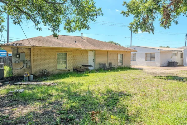 $3,100 | 2125 Strawberry Road, Pasadena, TX 77502