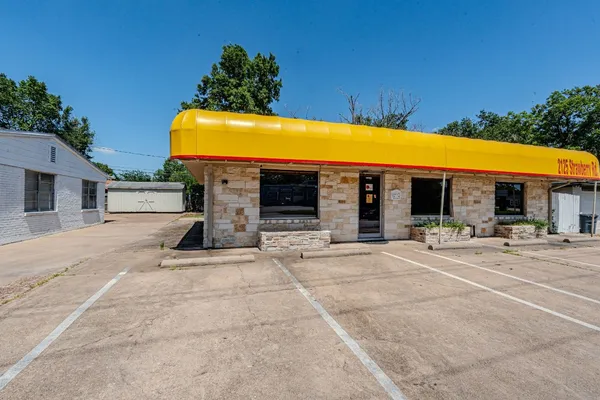 $3,100 | 2125 Strawberry Road, Pasadena, TX 77502