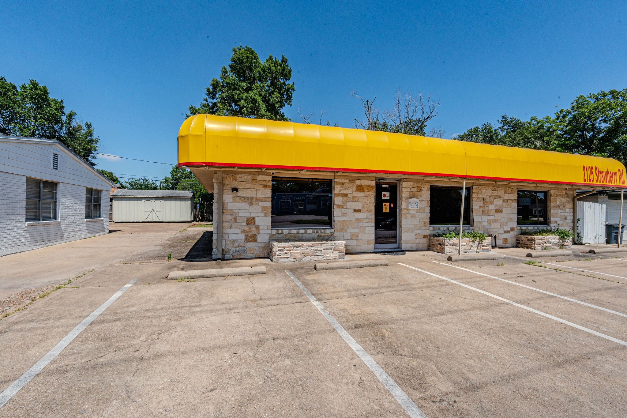 2125 Strawberry Road Pasadena, TX 77502 - Photo 2 of 16