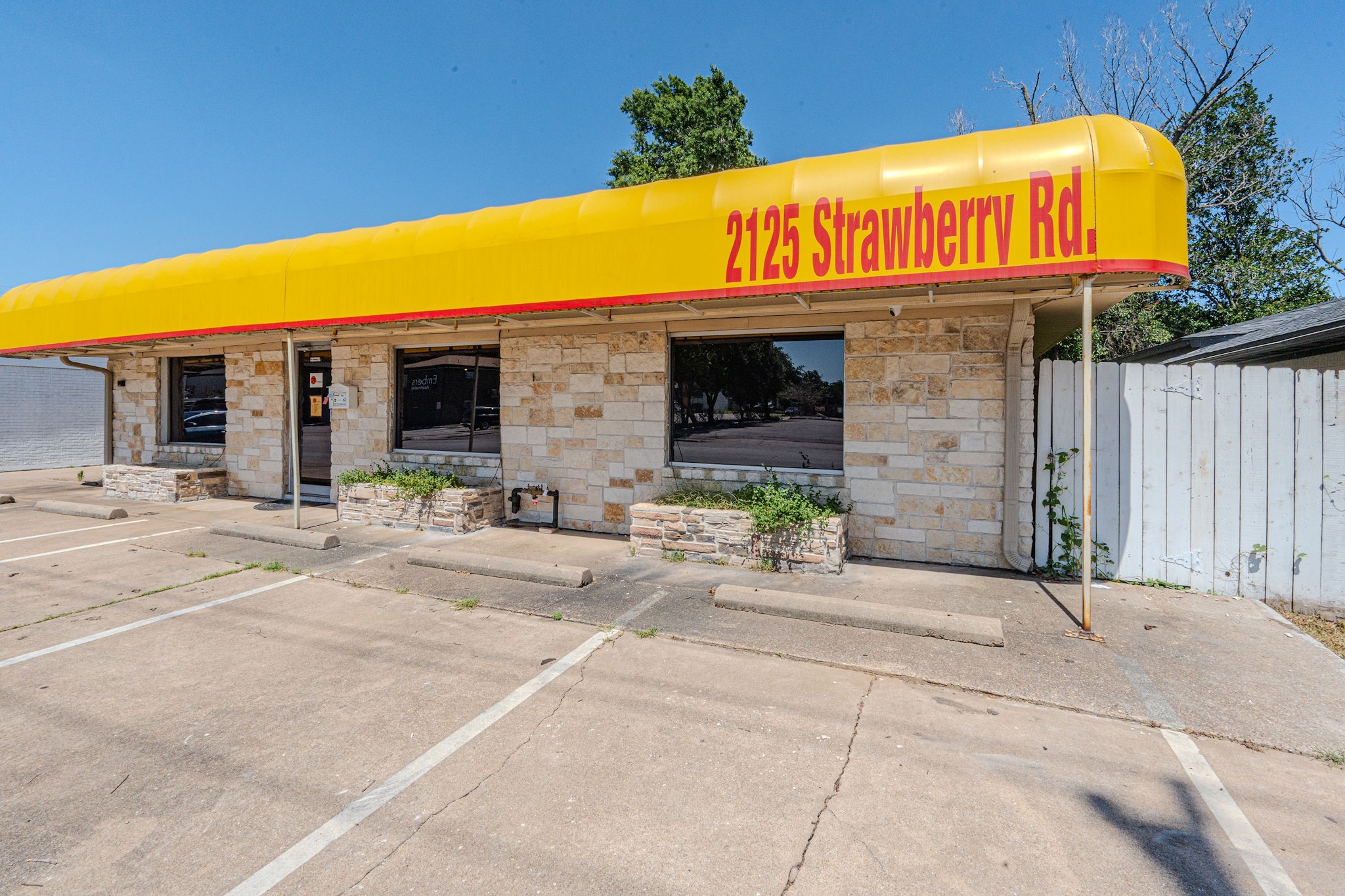 2125 Strawberry Road Pasadena, TX 77502 - Photo 3 of 16