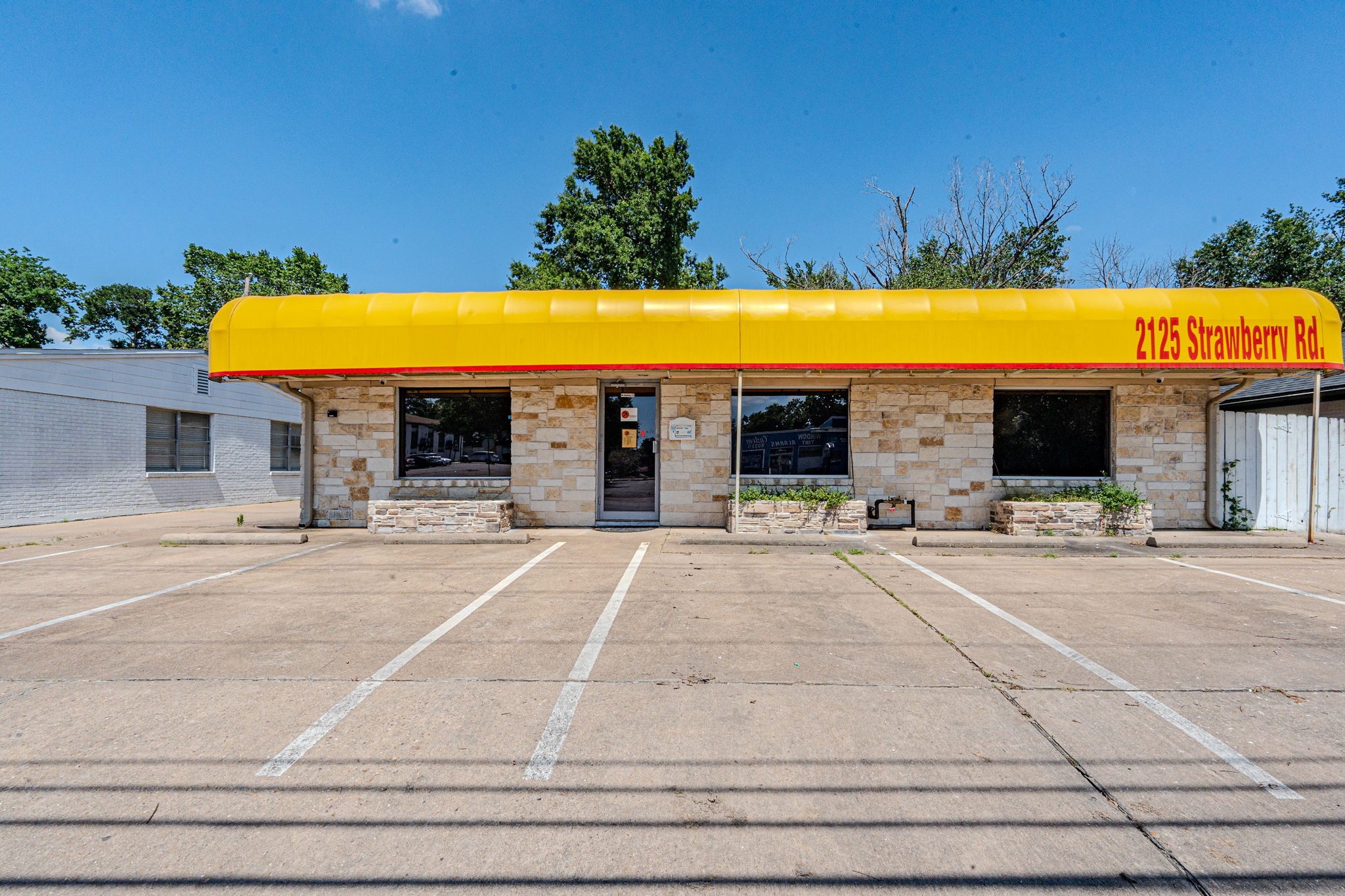 2125 Strawberry Road Pasadena, TX 77502 - Photo 4 of 16