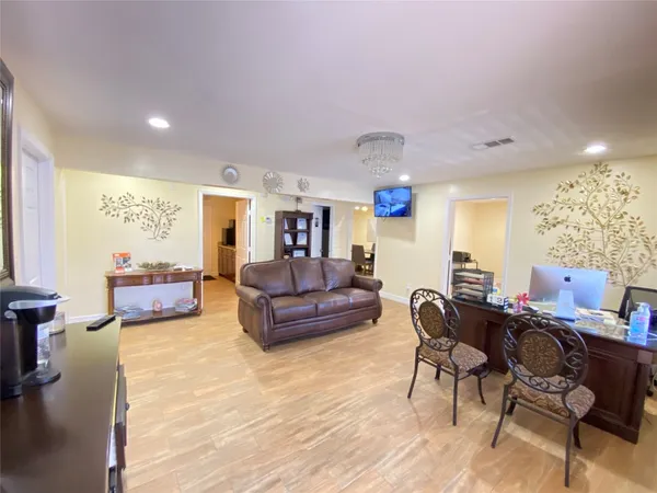 $3,100 | 2125 Strawberry Road, Pasadena, TX 77502