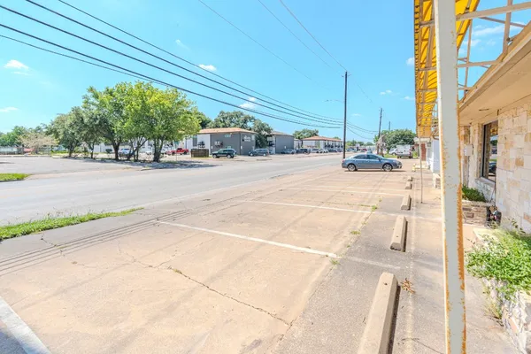 $3,100 | 2125 Strawberry Road, Pasadena, TX 77502