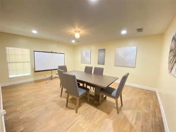 $3,100 | 2125 Strawberry Road, Pasadena, TX 77502