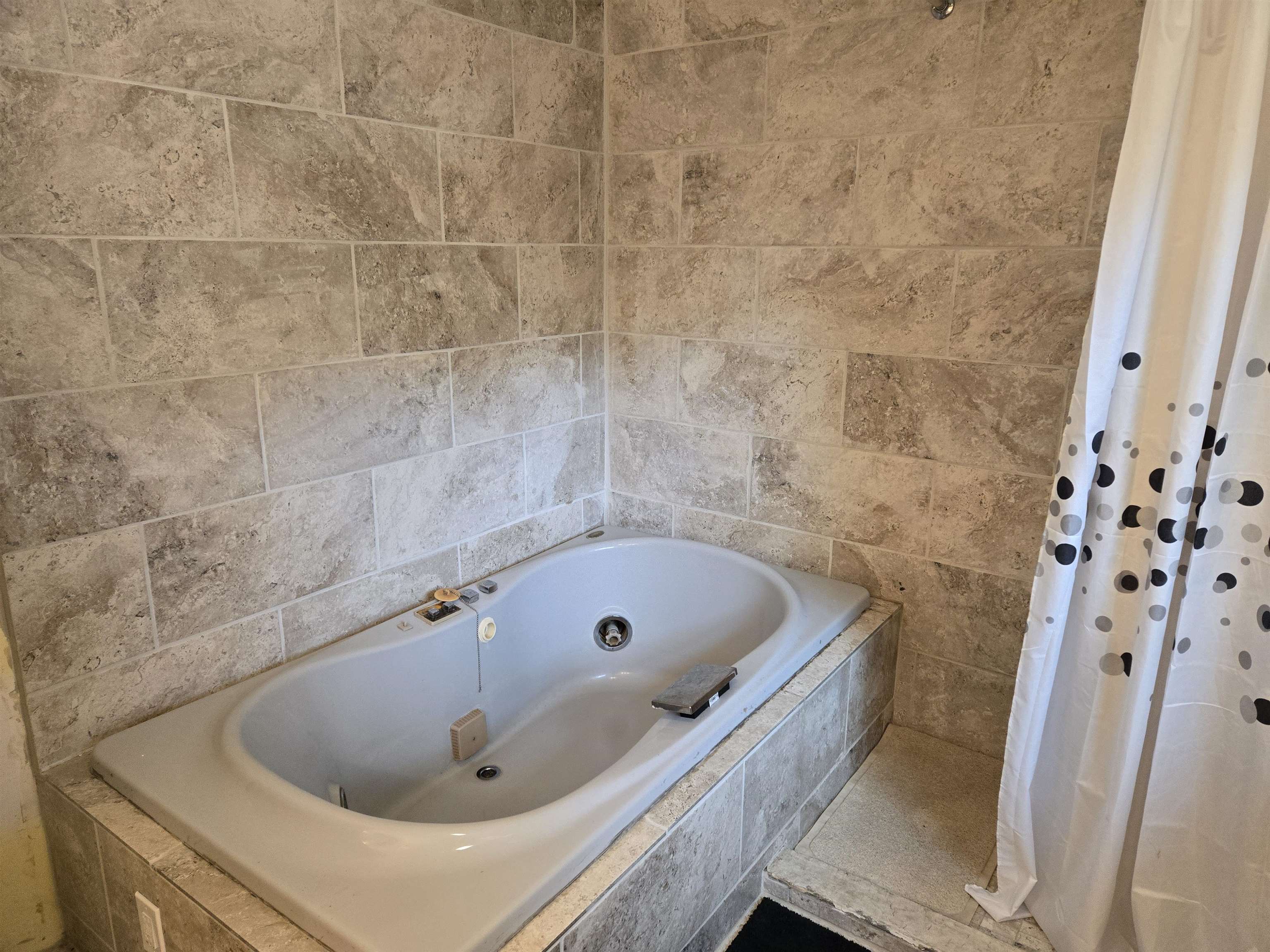 841 Beech Street Manchester, NH 03104 - Photo 21 of 40