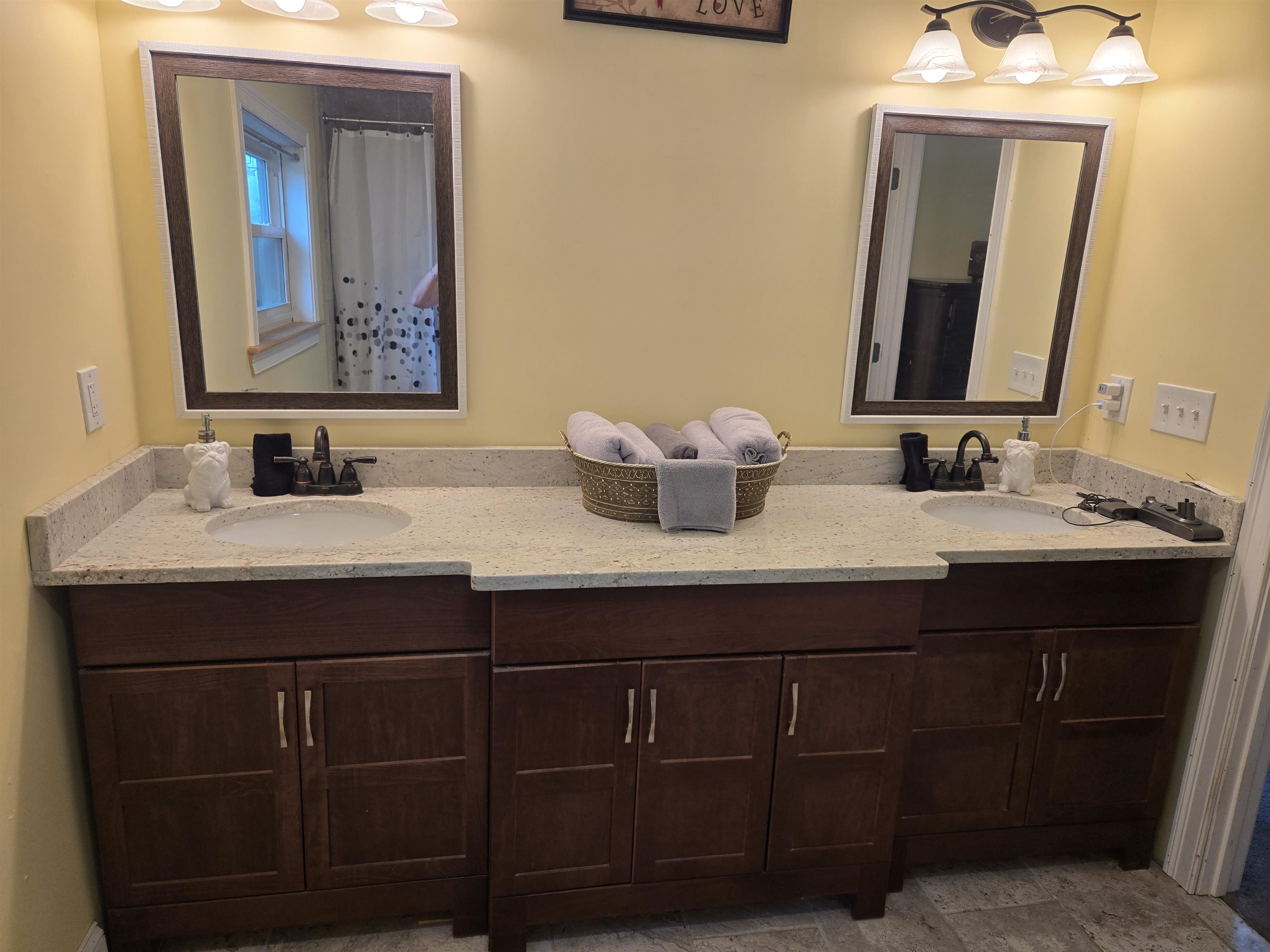 841 Beech Street Manchester, NH 03104 - Photo 22 of 40