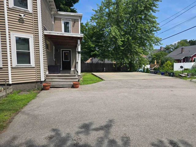 $560,000 | 841 Beech Street, Manchester, NH 03104