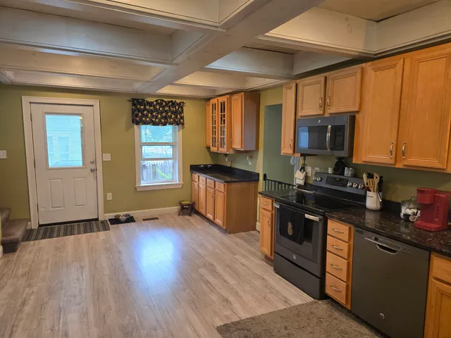 $560,000 | 841 Beech Street, Manchester, NH 03104