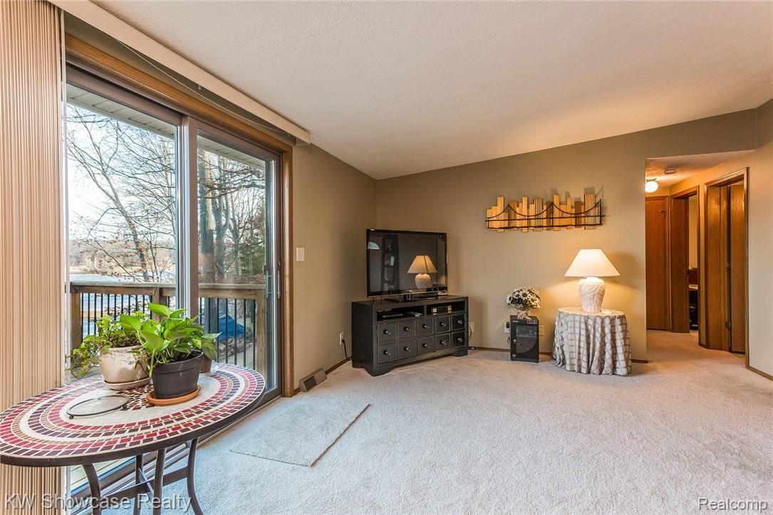 5317 Wayne Road White Lake, MI 48383 - Photo 11 of 42 009-3732563-medium.jpg