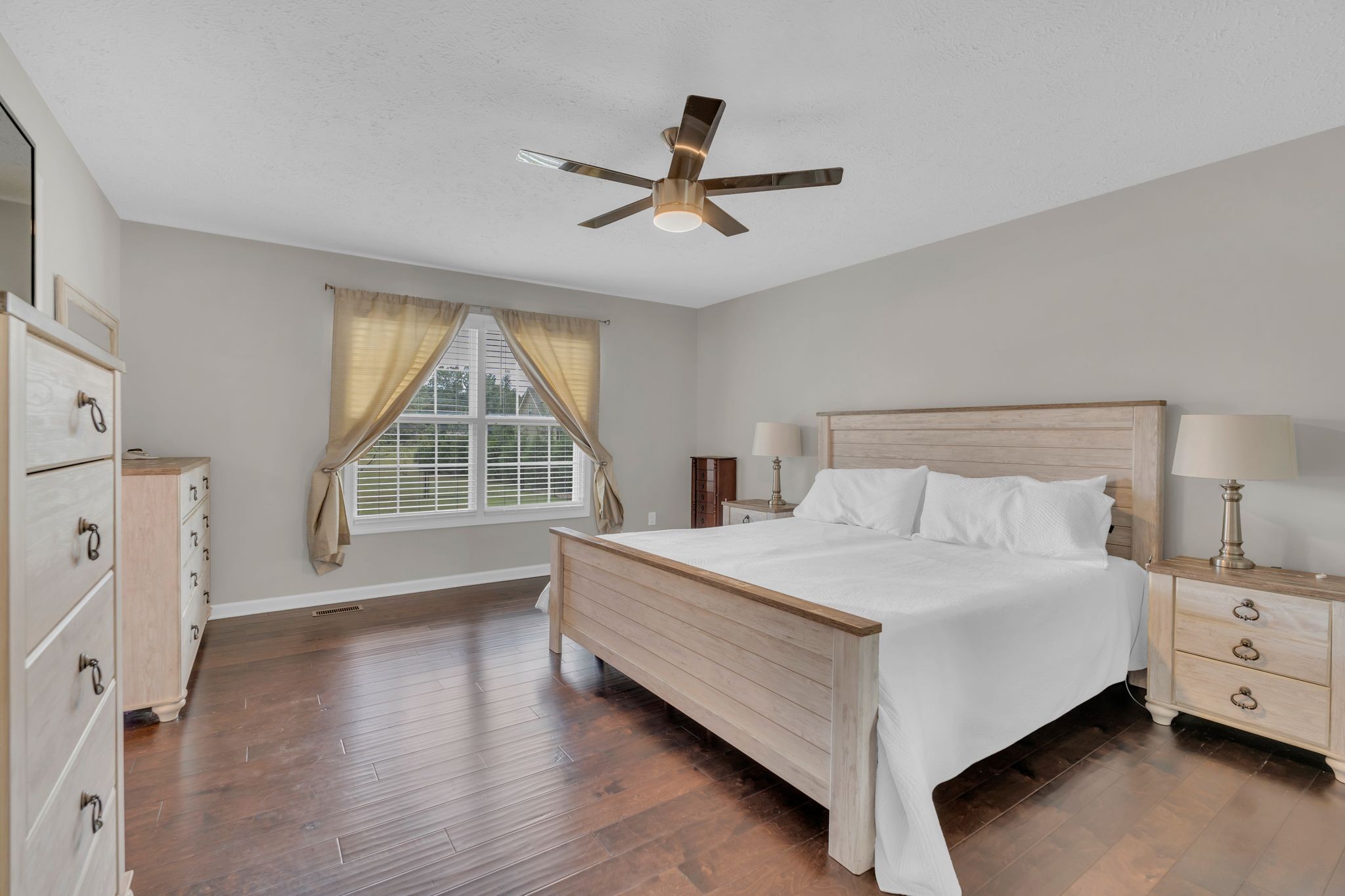 124 Houston Bell Road Manchester, TN 37355 - Photo 19 of 43 a bed room with a bed and a window