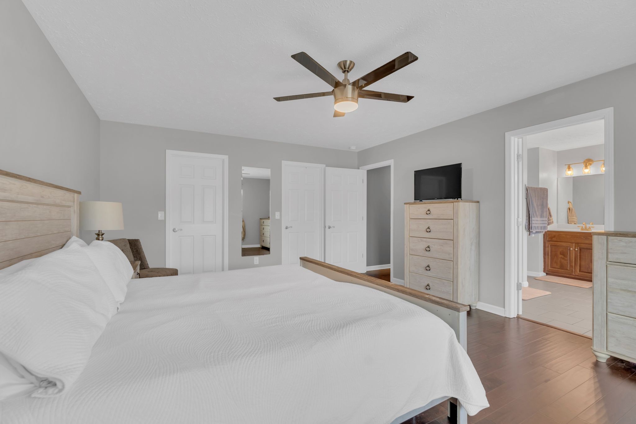 124 Houston Bell Road Manchester, TN 37355 - Photo 20 of 43 a bedroom with a bed and a television