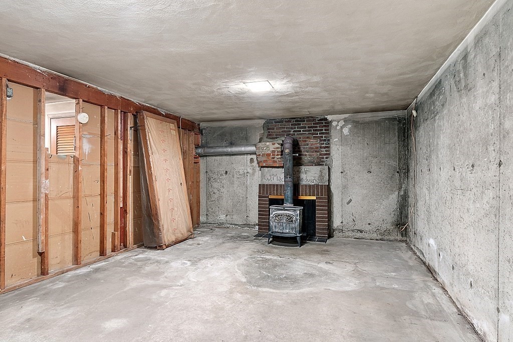 911 Main Street Reading, MA 01867 - Photo 30 of 42 an empty room with furniture and a window
