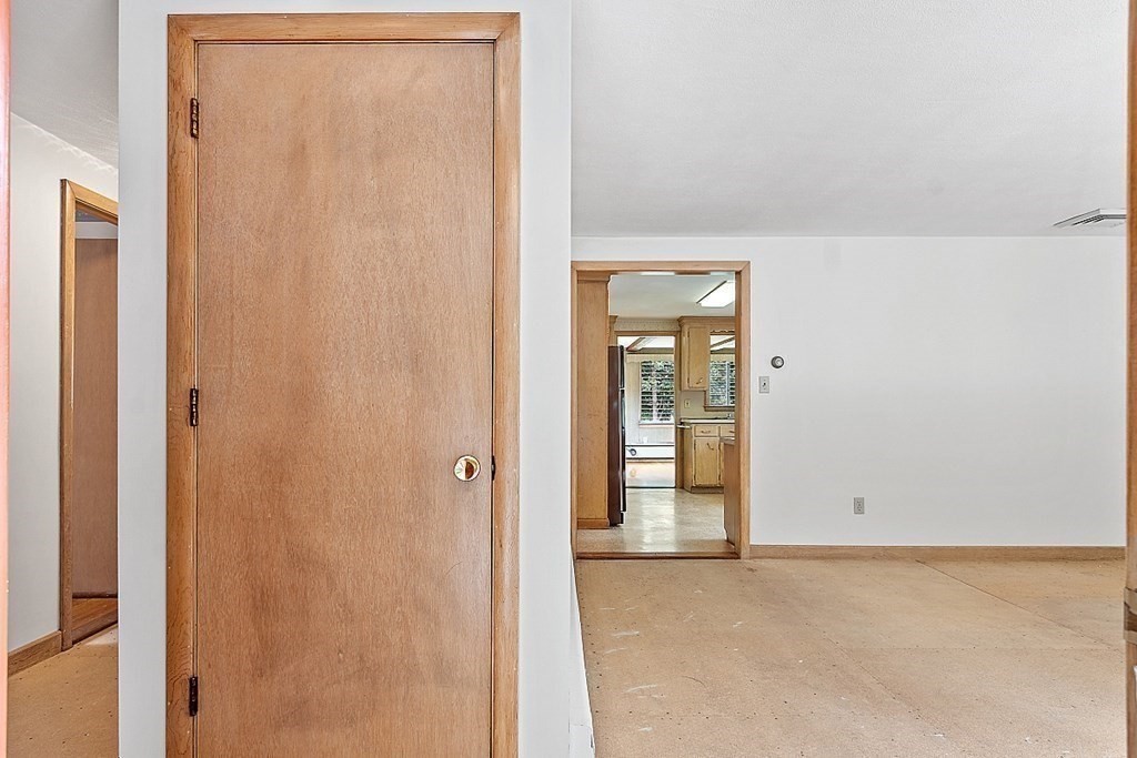 911 Main Street Reading, MA 01867 - Photo 7 of 42 an empty room with window