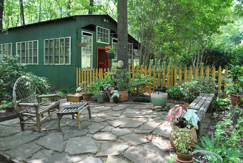 249 Bolingview Road Juliette, GA 31046 - Photo 4 of 45 a view of a chair and table in a garden