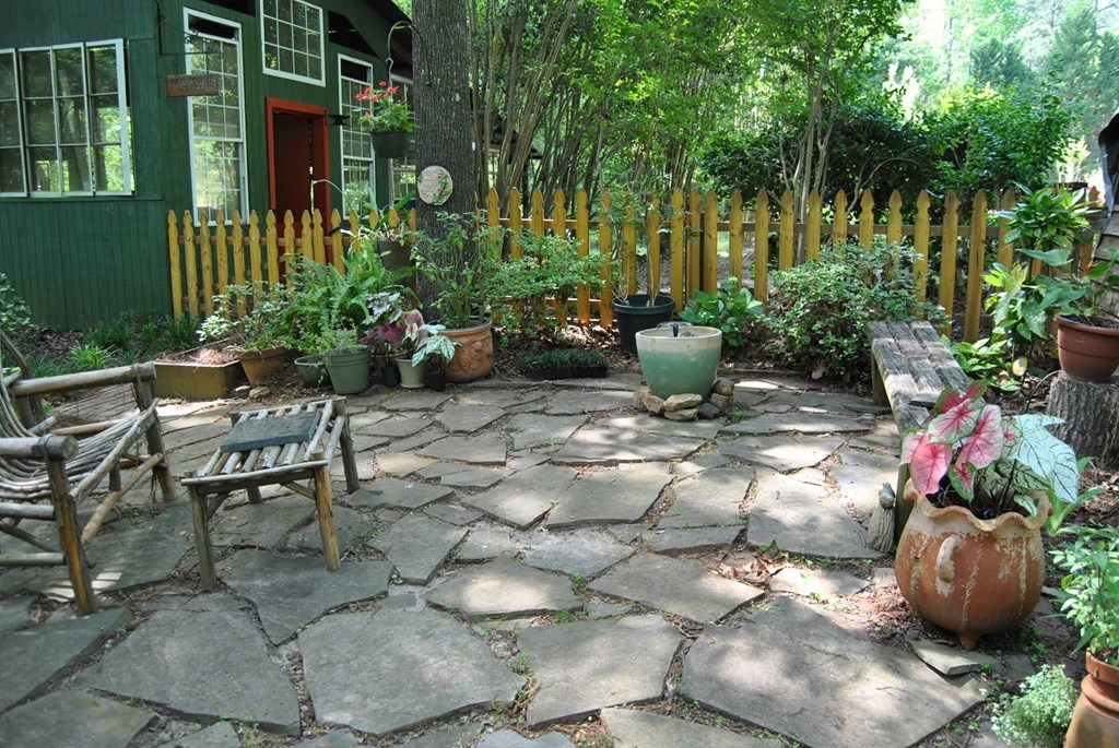 249 Bolingview Road Juliette, GA 31046 - Photo 10 of 45 a view of a chairs and table in backyard