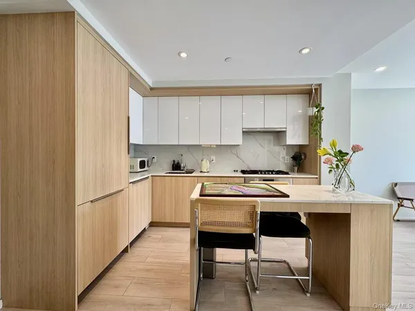 $3,600 | 4022 61st Street, Unit 4H | Woodside