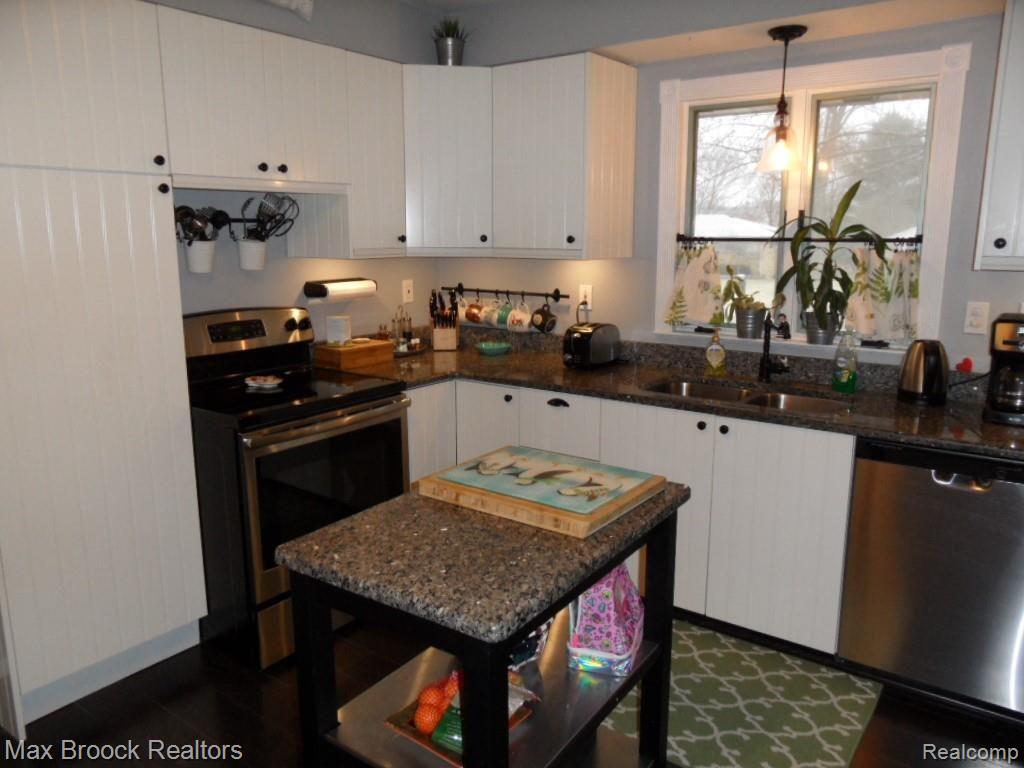 2831 Harrington Road Rochester Hills, MI 48307 - Photo 7 of 24
