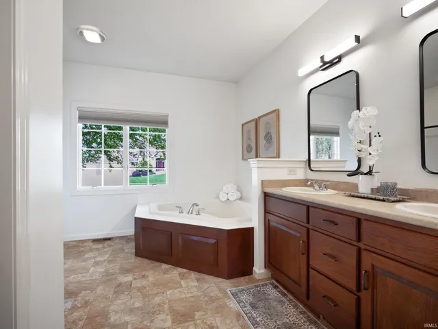 $689,900 | 16120 Gemma Pass, Huntertown, IN 46748