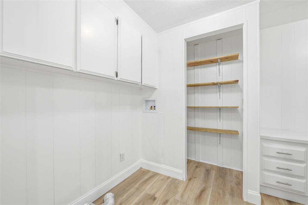 960 Pecan Street Azle, TX 76020 - Photo 16 of 34 a view of an empty walk in closet