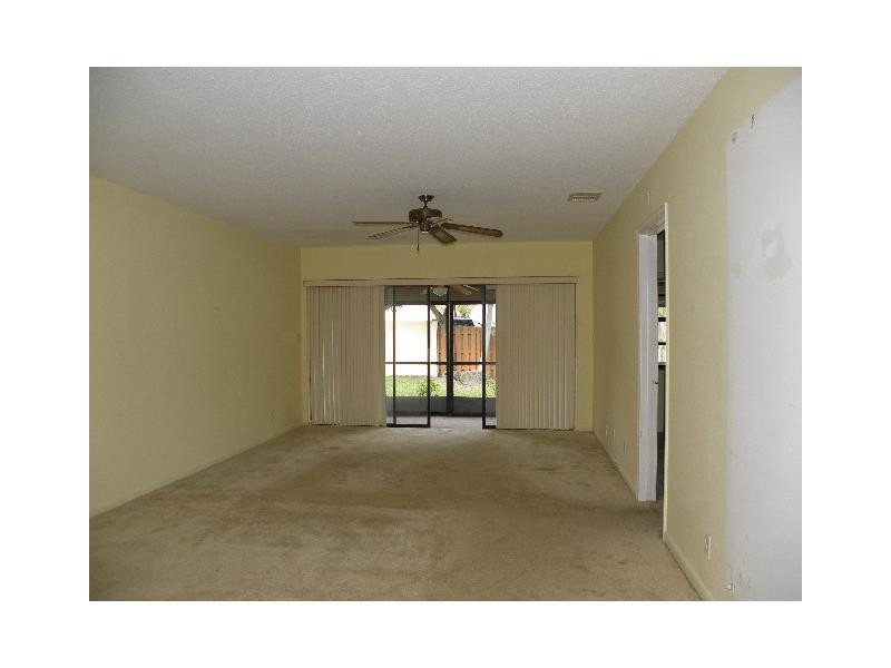 789 Banks Road, Unit 789 Margate, FL 33063 - Photo 3 of 13 Living Room.