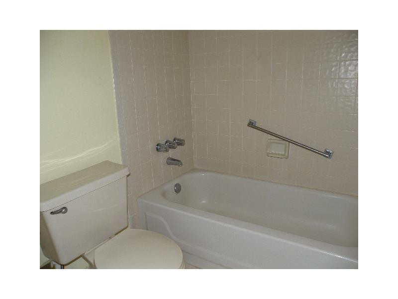 789 Banks Road, Unit 789 Margate, FL 33063 - Photo 10 of 13 Bathroom.