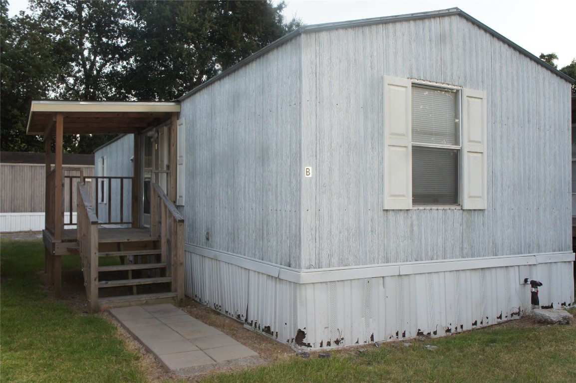 601 Clear Lake Road, Unit B Highlands, TX 77562 - Photo 2 of 8