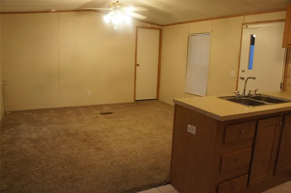 $1,100 | 601 Clear Lake Road, Unit B, Highlands, TX 77562
