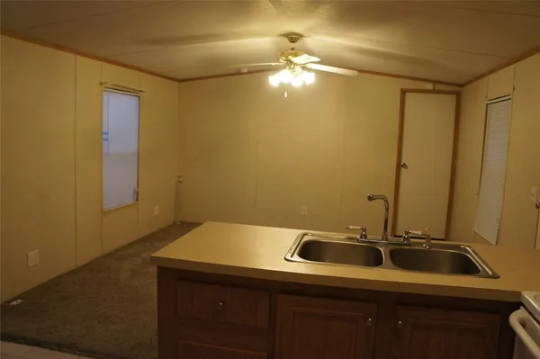 $1,100 | 601 Clear Lake Road, Unit B, Highlands, TX 77562