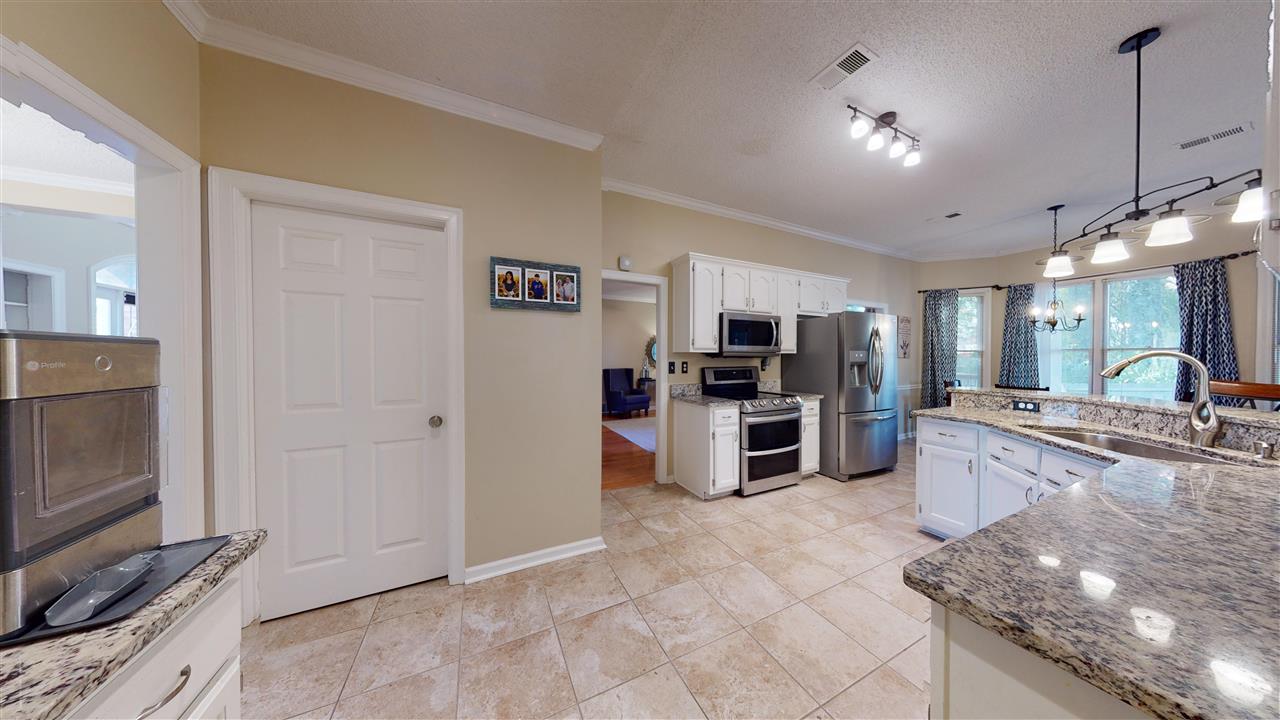 719 Gable Lane Collierville, TN 38017 - Photo 6 of 25 a large kitchen with cabinets