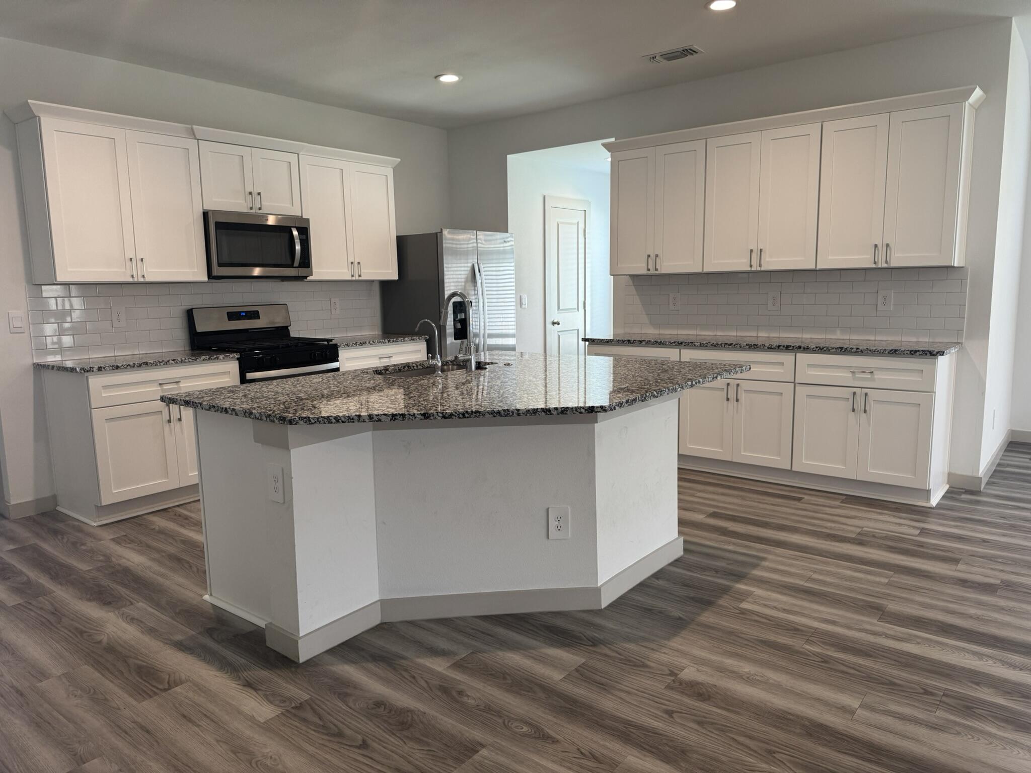 6907 55th Street Lubbock, TX 79407 - Photo 5 of 18 IMG_2370