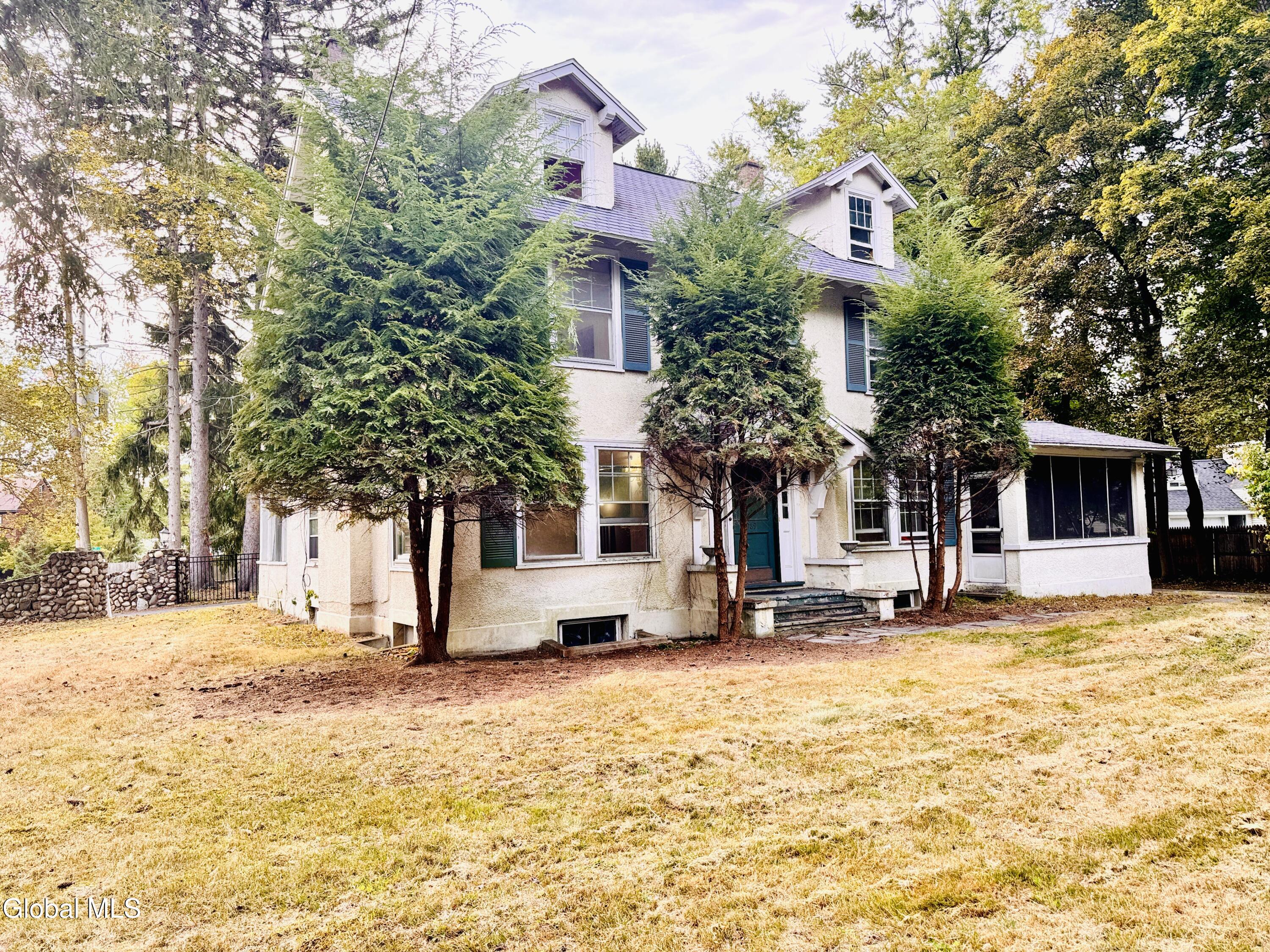 989 Balltown Road Niskayuna, NY 12309 - Photo 2 of 37 IMG_9611