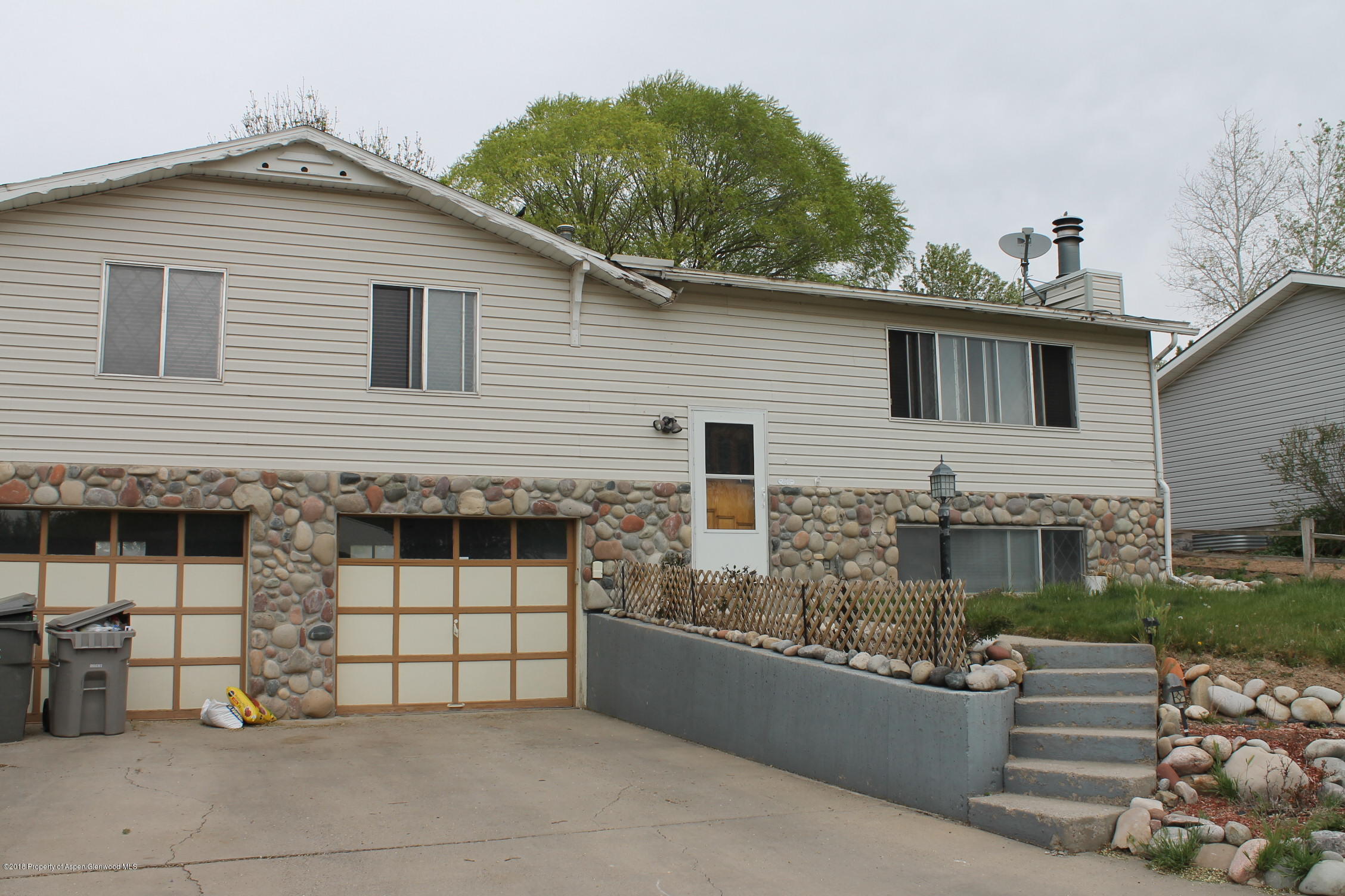 1309 Arabian Avenue Rifle, CO 81650 - Photo 2 of 19 IMG_9513
