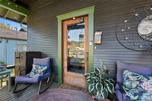 a wooden bench sitting in front of a building