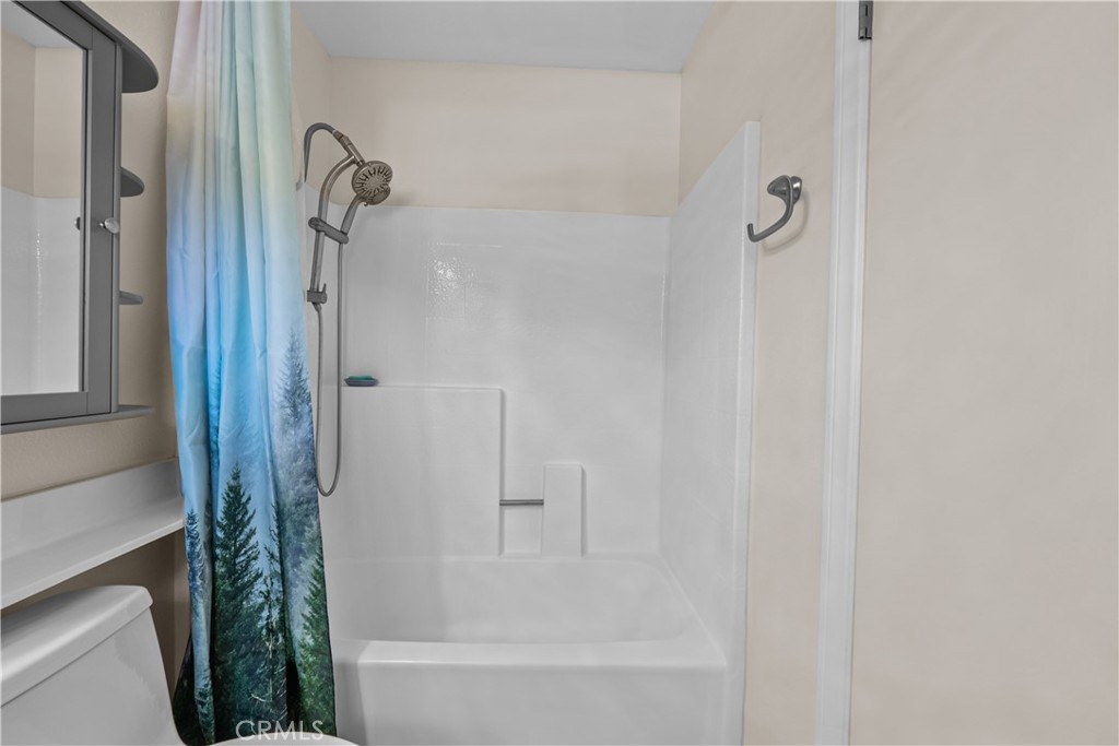 28501 Victoria Road Castaic, CA 91384 - Photo 29 of 45 a bathroom with a bathtub