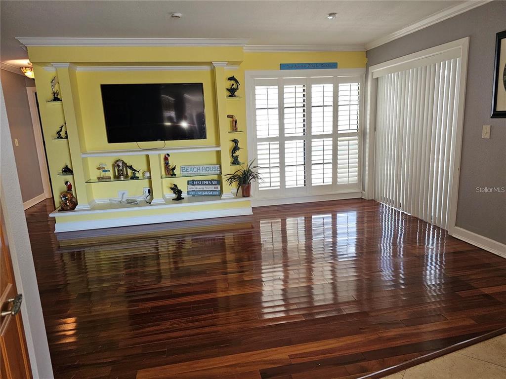 6310 Cocoa Lane Apollo Beach, FL 33572 - Photo 5 of 19 a bathroom with a sink a mirror and bathtub
