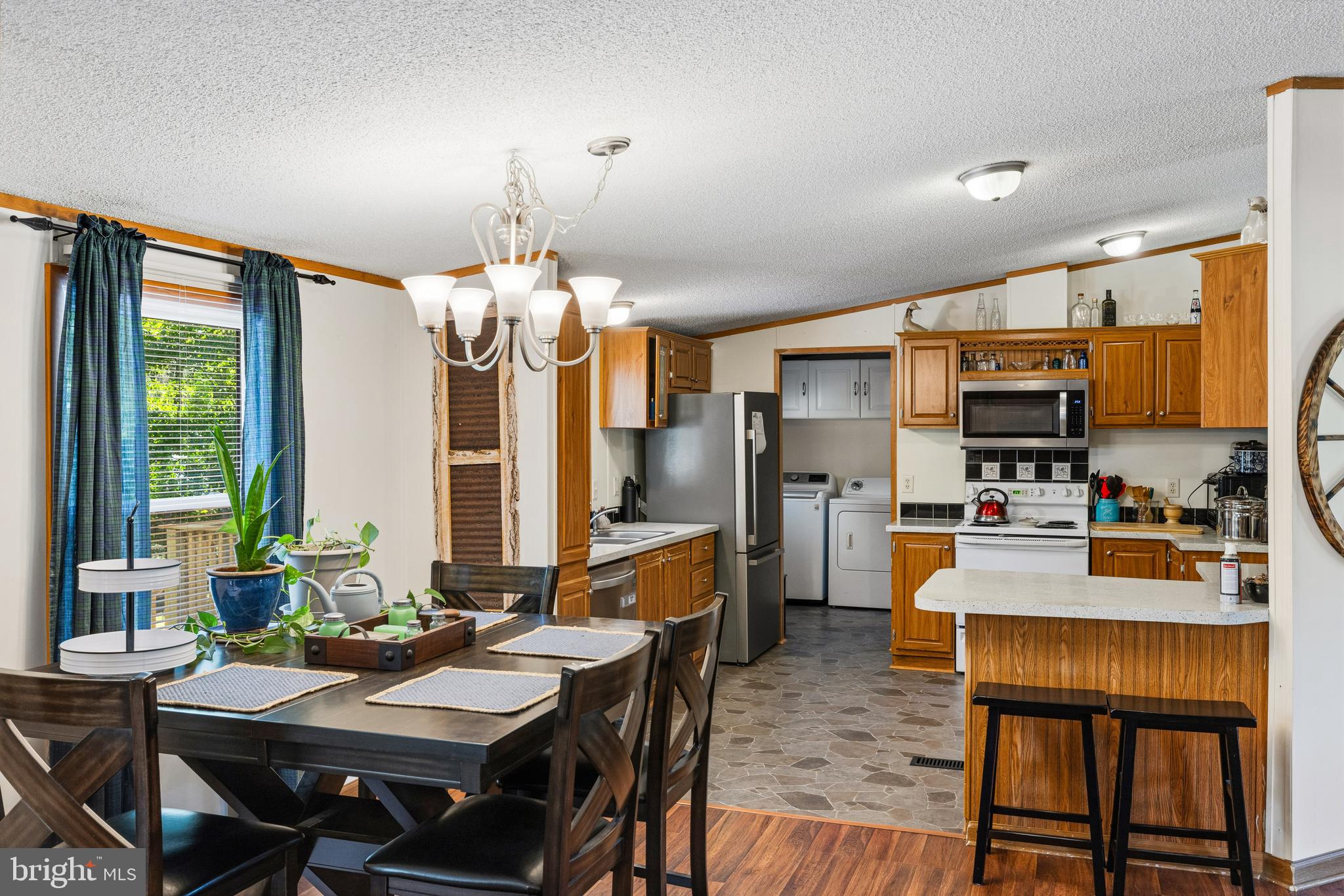 4278 Dorrell Road Aylett, VA 23009 - Photo 5 of 34 dining area looking into kitchen